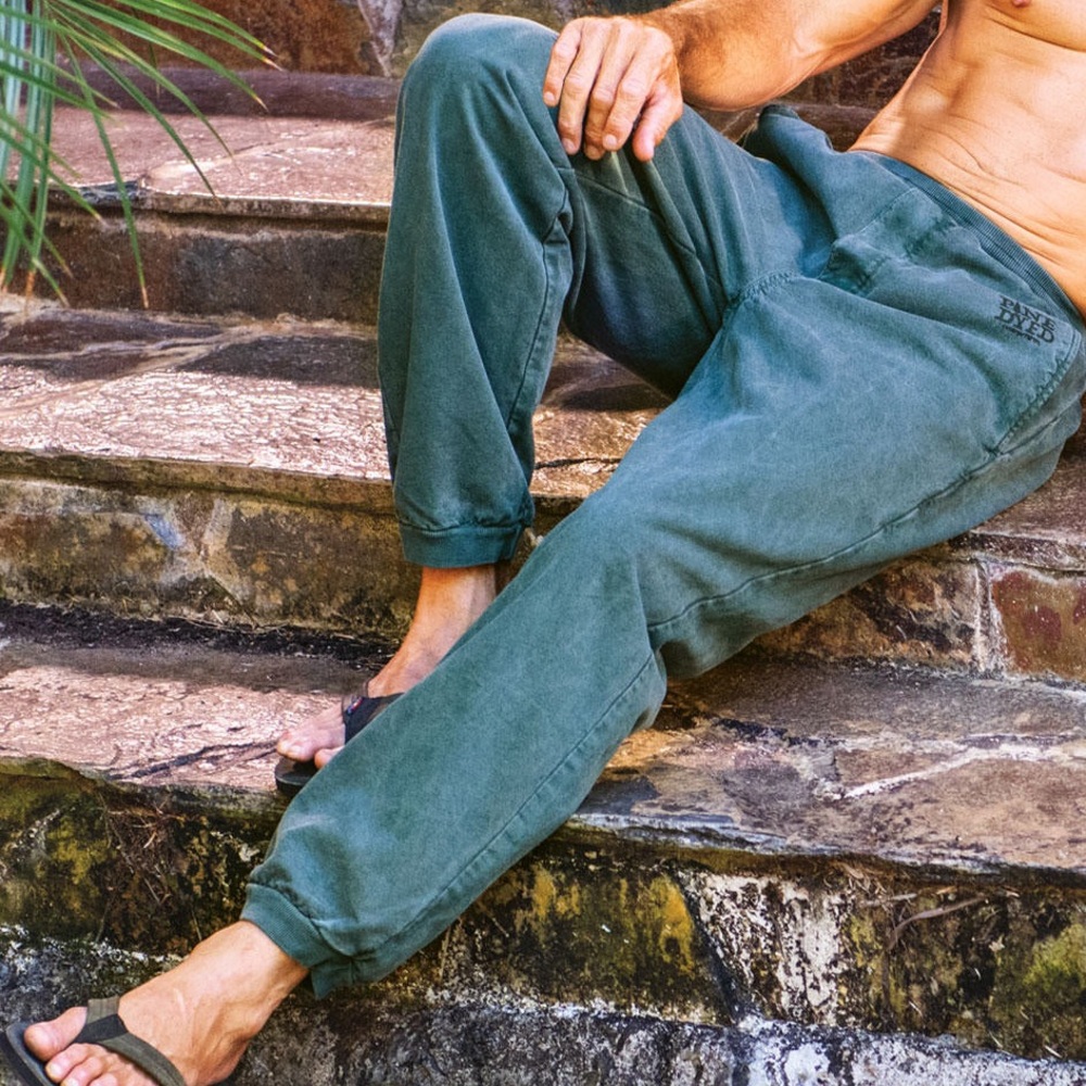 Crazy Shirts Men's Pine Dyed Cotton Jogger Sweatpants